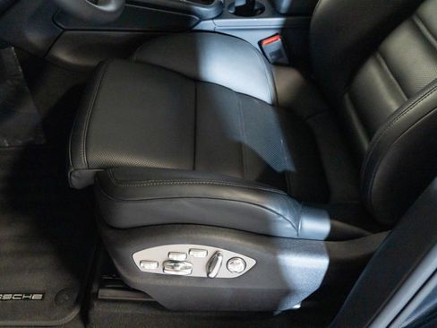 Certified 2026 Porsche Macan AWD/4WD image 15