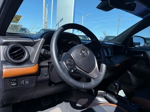 Used 2018 Toyota RAV4 SE w/ Power Extra Value Package image 11