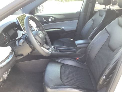 Certified 2024 Jeep Compass Latitude image 12