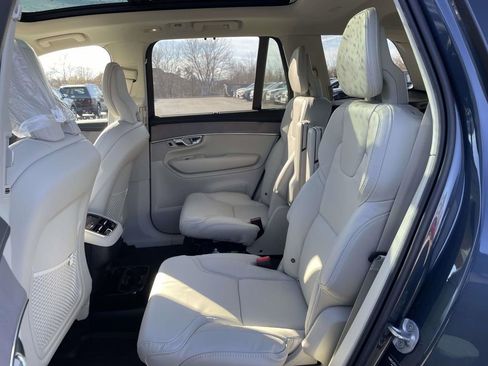 New 2026 Volvo XC90 B5 Ultra image 3