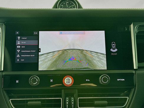 New 2026 Porsche Macan image 18