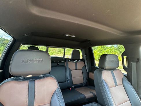 Used 2022 Chevrolet Silverado 3500 High Country AWD/4WD image 33