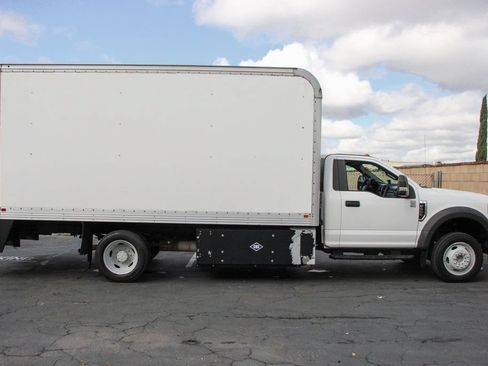 Used 2017 Ford F550 2WD Regular Cab Super Duty image 11