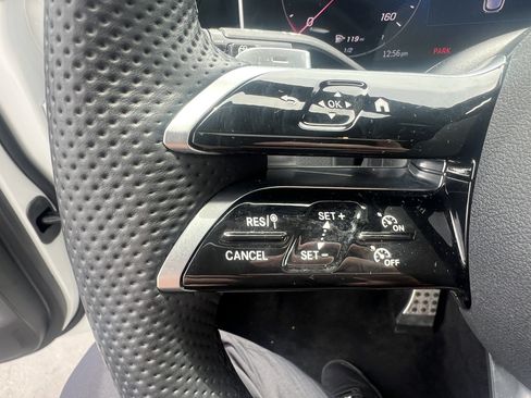 Used 2025 Mercedes-Benz GLC 300 4MATIC image 19