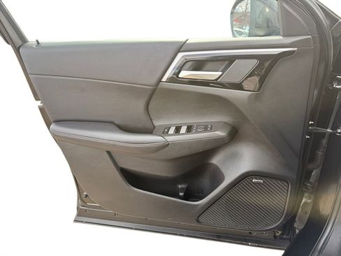 Used 2025 Mitsubishi Outlander SE image 17