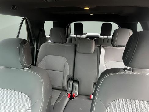 Used 2017 Ford Explorer XLT AWD/4WD image 18