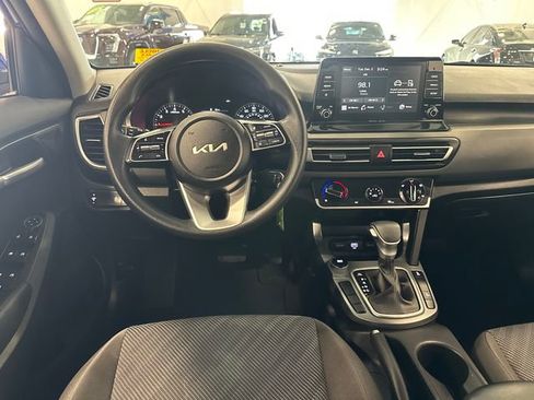 Used 2022 Kia Seltos LX image 16