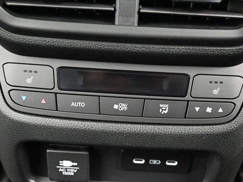 Used 2025 Honda Pilot Elite image 39