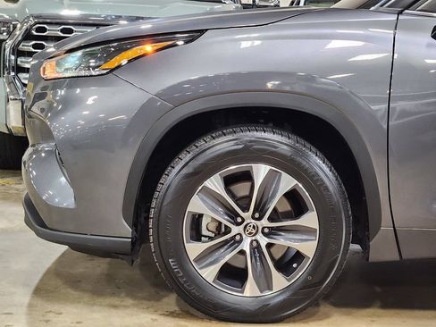 Used 2021 Toyota Highlander XLE FWD image 5