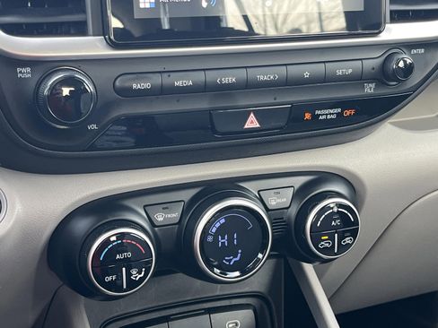 Used 2024 Hyundai Venue SEL image 13