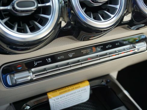 Certified 2025 Mercedes-Benz GLB 250 image 36