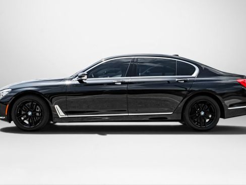 Used 2018 BMW 740i RWD image 9