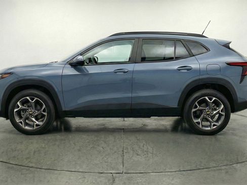 Used 2025 Chevrolet Trax LT FWD image 5