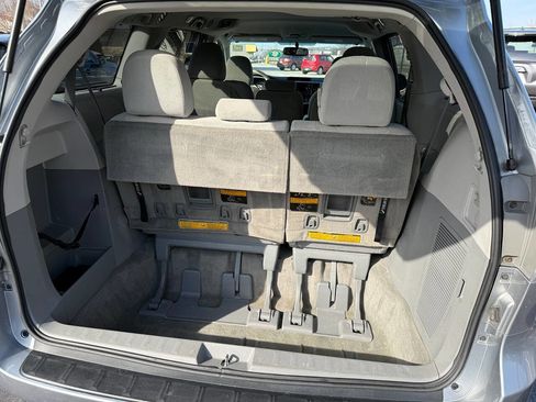 Used 2014 Toyota Sienna LE image 68