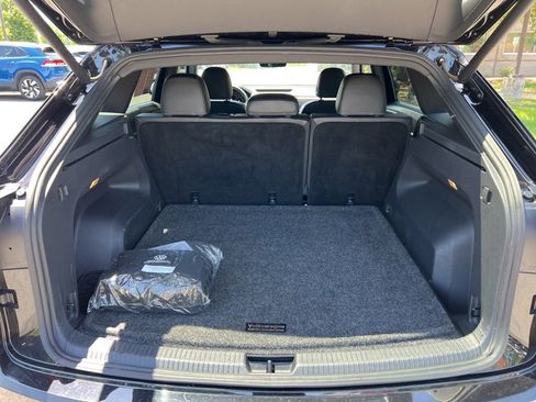 Used 2022 Volkswagen Atlas Cross Sport SE FWD image 13