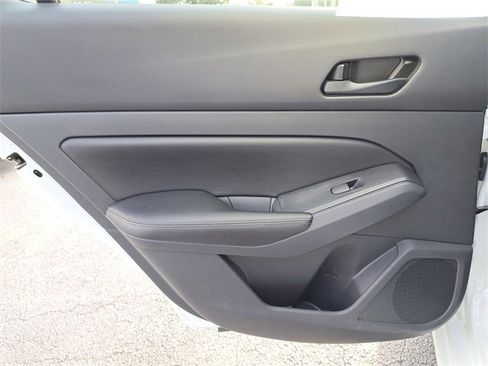 Used 2025 Nissan Altima 2.5 SV image 13