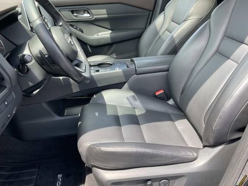 Used 2022 Nissan Rogue SV w/ SV Premium Package FWD image 11