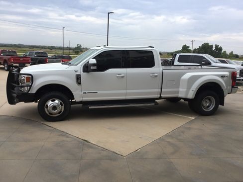 Used 2022 Ford F350 Lariat w/ Lariat Value Package image 4