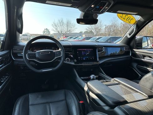 Used 2022 Jeep Wagoneer Series III w/ Premium Group I image 13