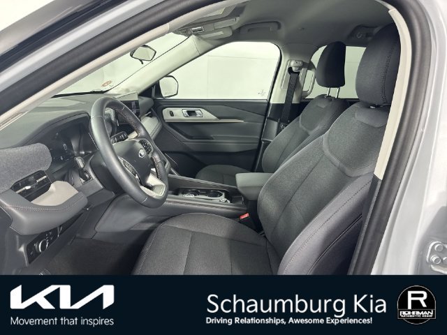 Used 2026 Ford Explorer Active AWD/4WD image 4