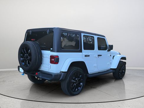 Used 2023 Jeep Wrangler Unlimited Sahara w/ Dual Top Group AWD/4WD image 7