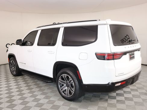 Used 2023 Jeep Wagoneer 4WD w/ Premium Group I image 25