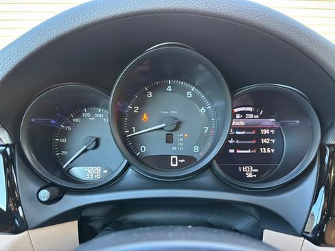Certified 2025 Porsche Macan image 17