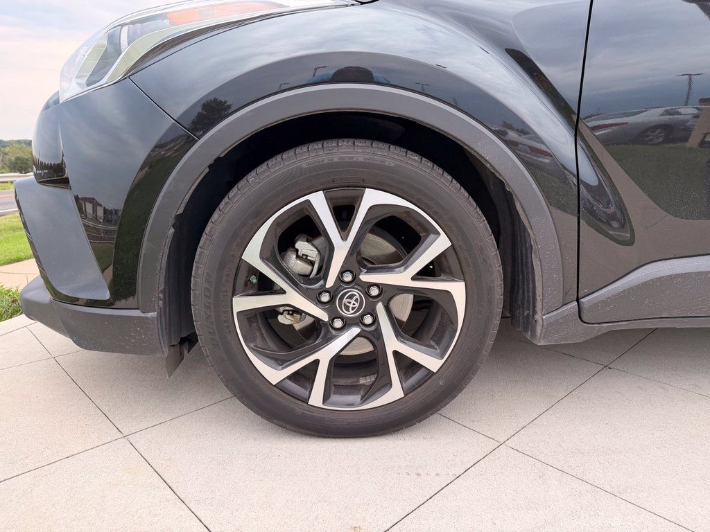 Used 2019 Toyota C-HR XLE FWD image 13