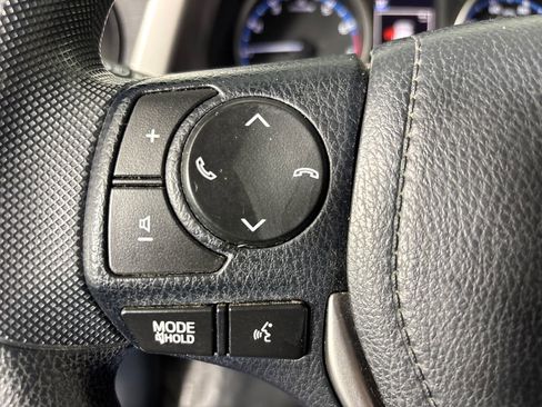 Used 2018 Toyota RAV4 LE image 15