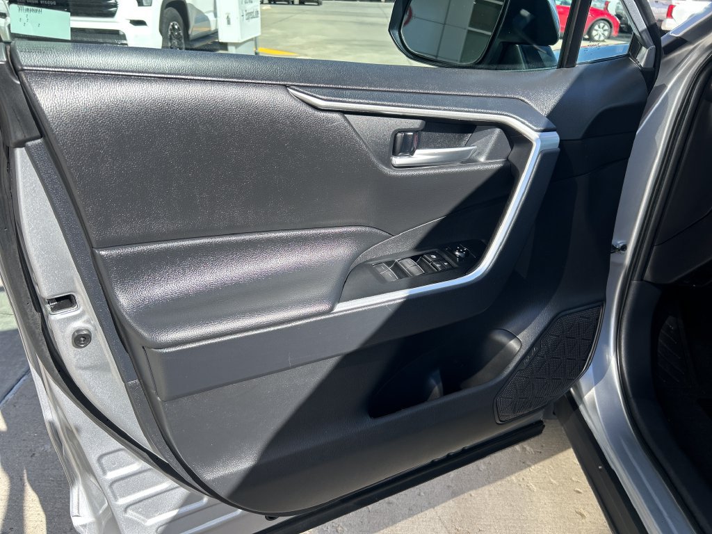 Certified 2025 Toyota RAV4 XLE AWD/4WD image 11