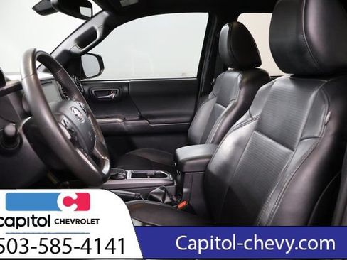 Used 2019 Toyota Tacoma TRD Off-Road w/ TRD Premium Off Road Package AWD/4WD image 13