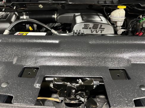 Used 2018 RAM 1500 Express AWD/4WD image 58