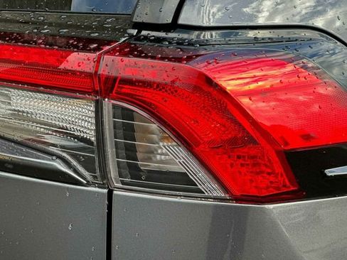 Used 2021 Toyota RAV4 LE image 31