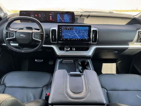 Used 2025 Ford Expedition Max Platinum AWD/4WD image 2