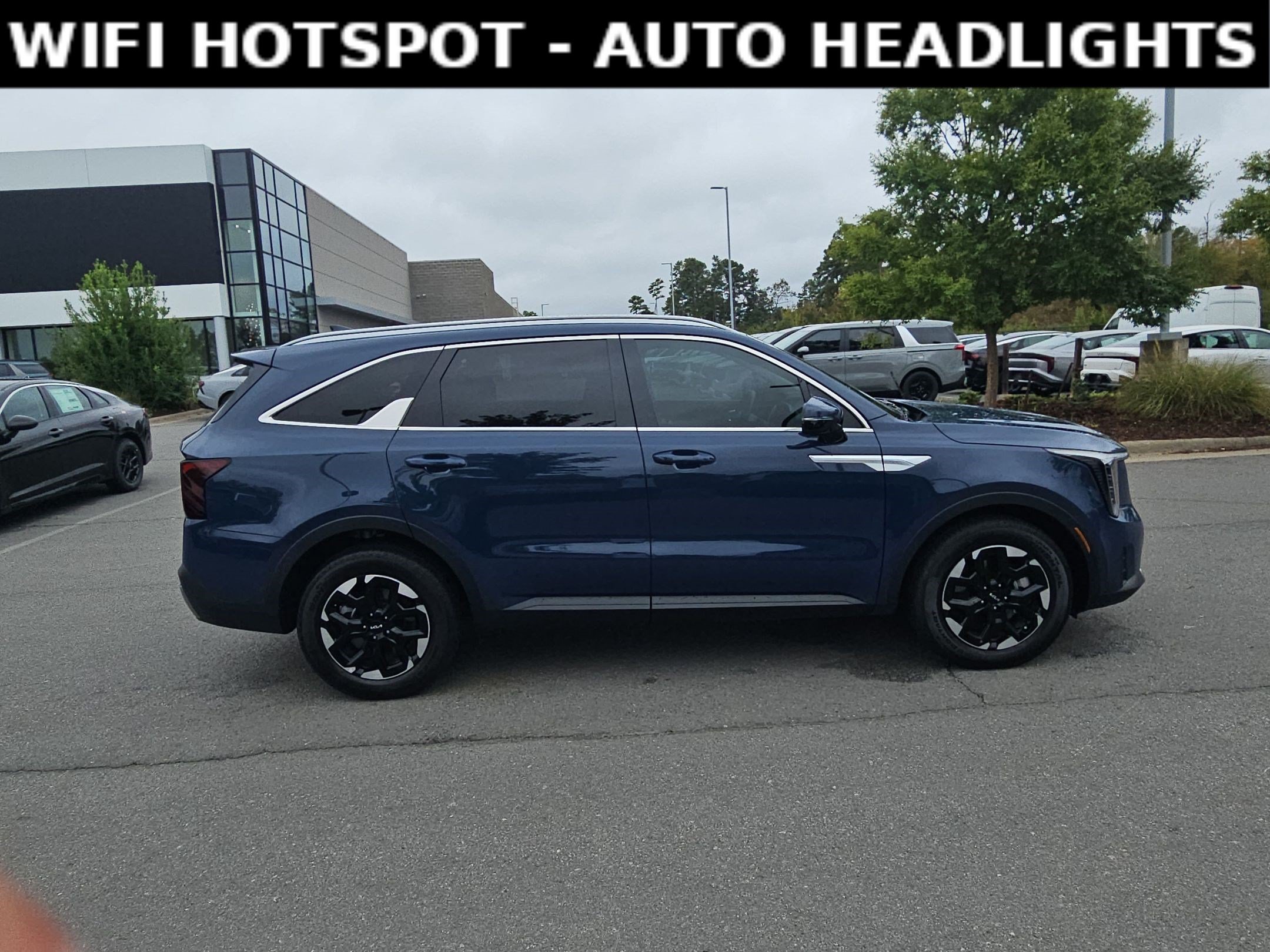 Used 2025 Kia Sorento S w/ Panoramic Sunroof Package FWD image 8