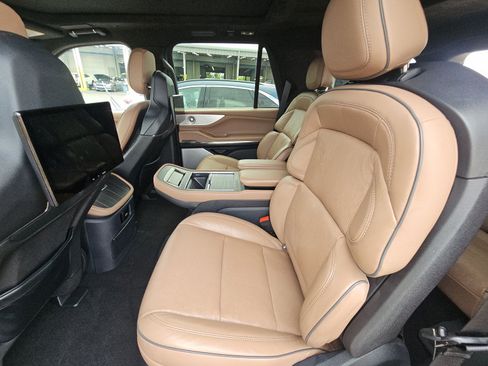 Used 2025 Lincoln Navigator Black Label AWD/4WD image 6