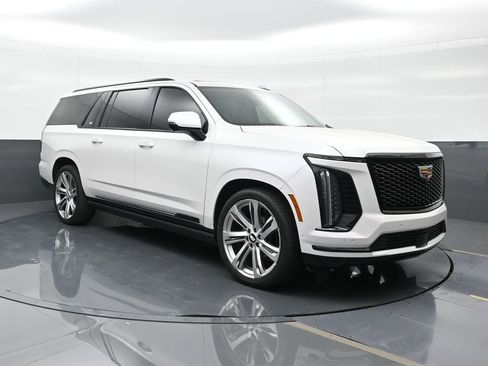 Used 2025 Cadillac Escalade ESV Sport Platinum AWD/4WD image 4