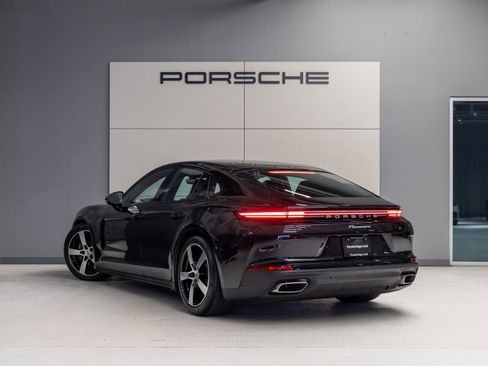 Used 2025 Porsche Panamera image 3