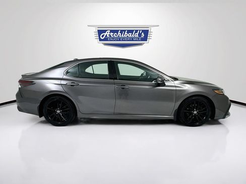 Used 2022 Toyota Camry XSE AWD/4WD image 9