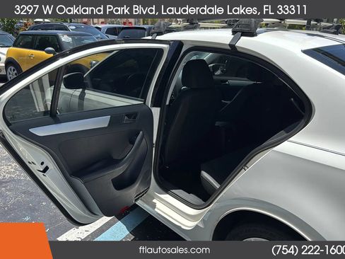 Used 2011 Volkswagen Jetta SEL image 24