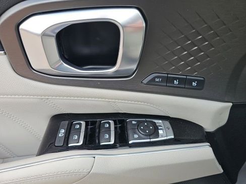 Used 2023 Kia Sorento SX image 18