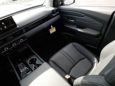 Certified 2026 Honda Pilot Touring image 12