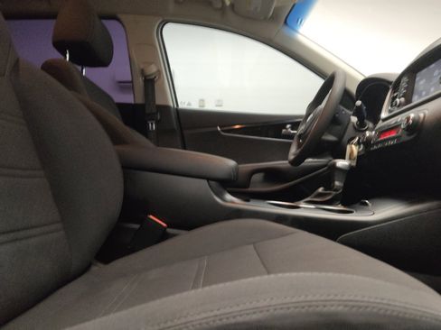 Used 2019 Kia Sorento FWD V6 image 21