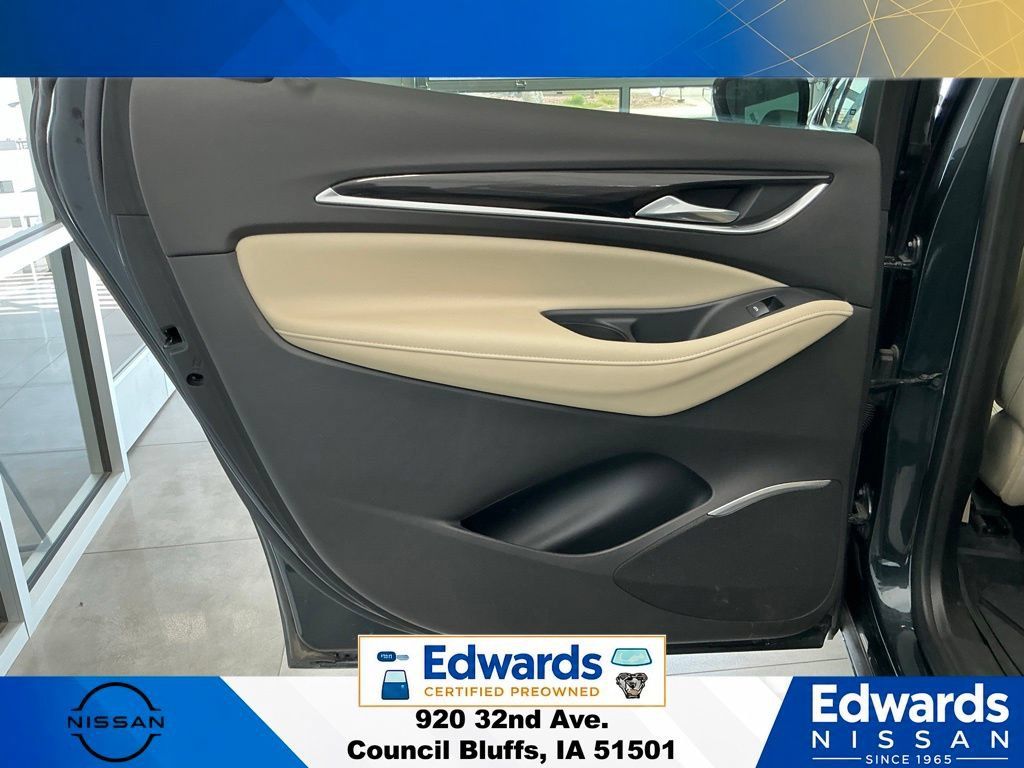 Used 2021 Buick Enclave Essence w/ Sound and Sites Package AWD/4WD image 15