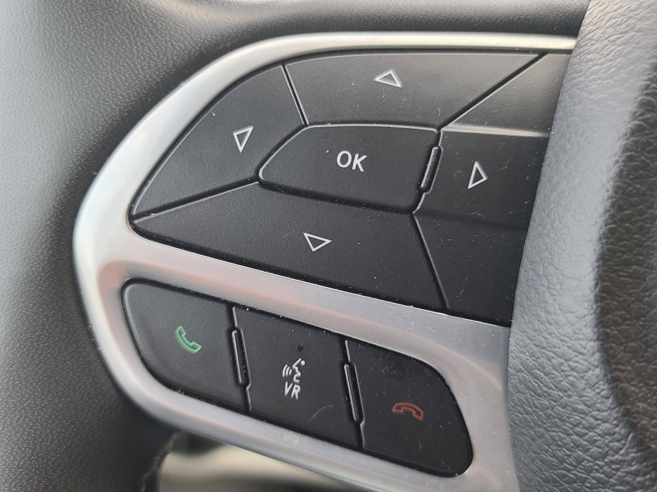Used 2023 Chrysler Pacifica Touring-L FWD image 33