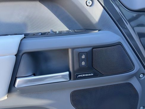 Used 2025 Land Rover Defender 110 S image 22