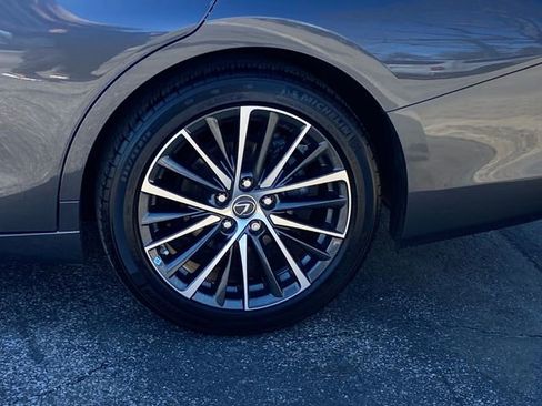 Used 2023 Lexus ES 300h w/ Premium Package image 10