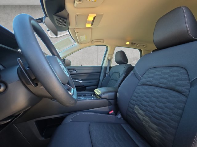 Used 2025 Nissan Pathfinder S FWD image 19