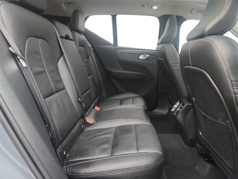 Used 2023 Volvo XC40 B5 Plus image 28