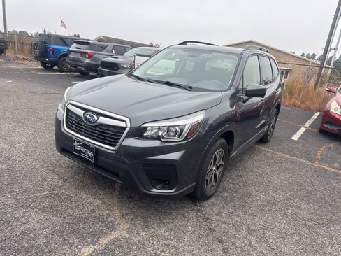 Used 2020 Subaru Forester Premium image 3
